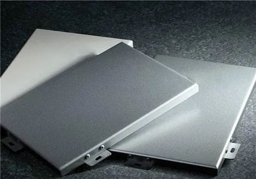 The production process of fluorocarbon aluminum veneer